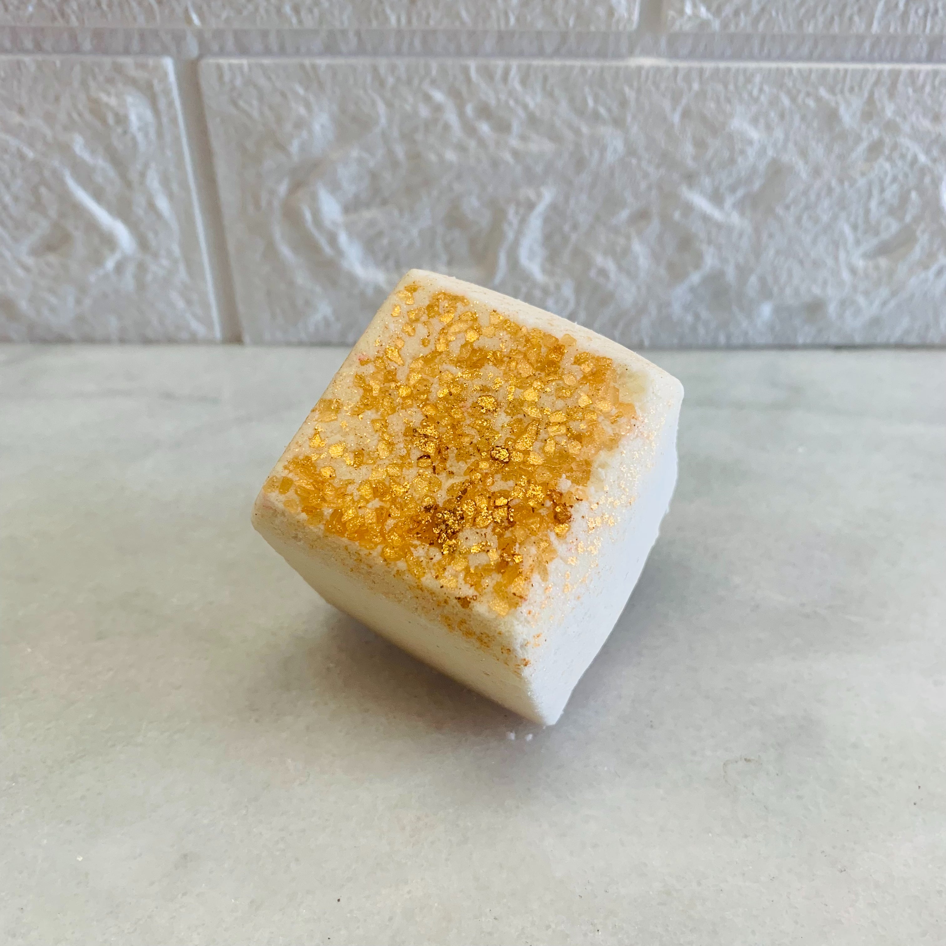 GOLDEN BOY Bath Bomb